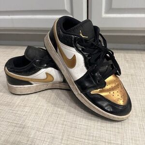Nike air Jordan low SE gold sneaker